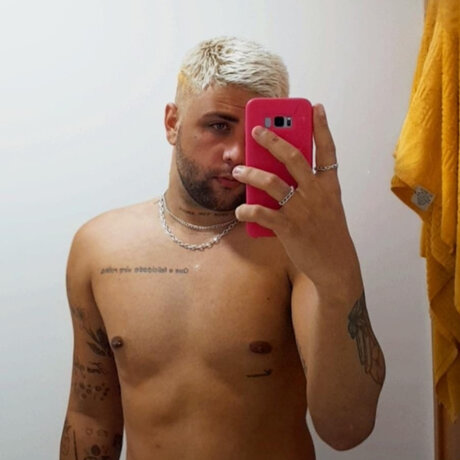 Naakte gelekte OnlyFans-foto van Marcos Mello