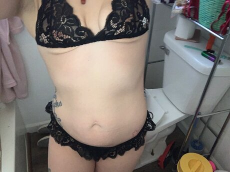 Naakte gelekte OnlyFans-foto van Stonerprincess92