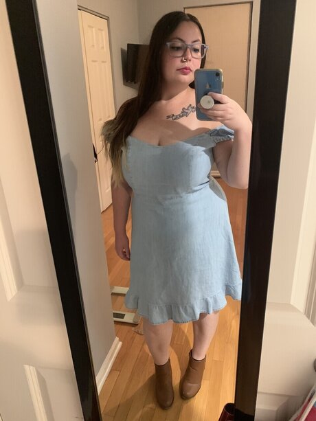 Naakte gelekte OnlyFans-foto van Bella