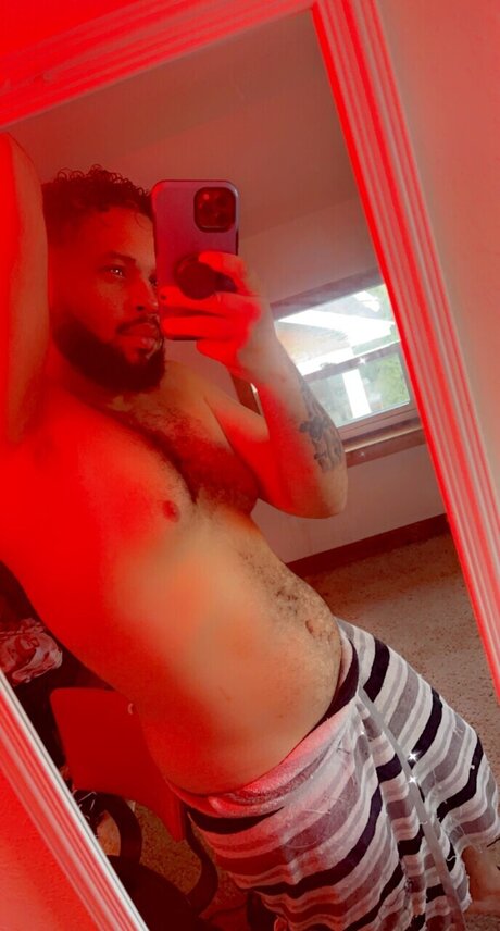 Naakte gelekte OnlyFans-foto van Jeremy Santiago