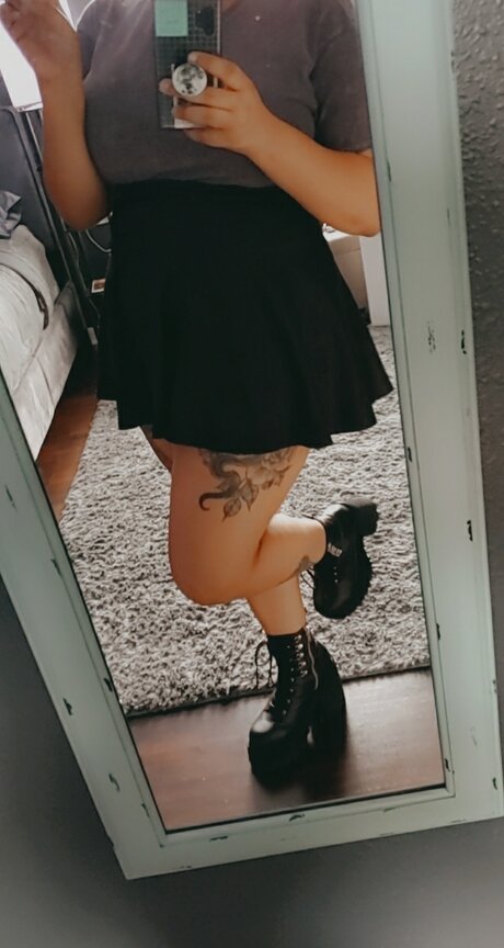 Naakte gelekte OnlyFans-foto van Yomi Amplt3