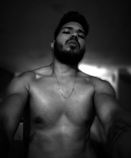 Naakte gelekte OnlyFans-foto van Julin Lpez