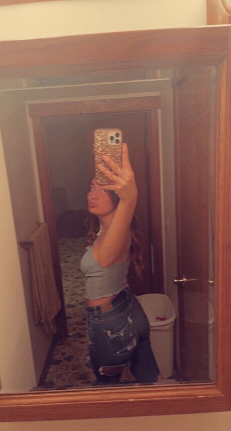 Naakte gelekte OnlyFans-foto van Destiny
