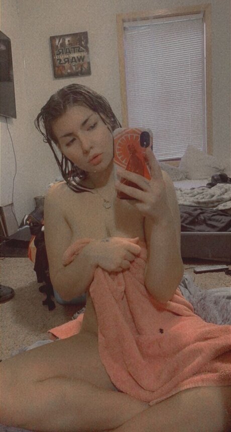 Naakte gelekte OnlyFans-foto van Kloeebaby