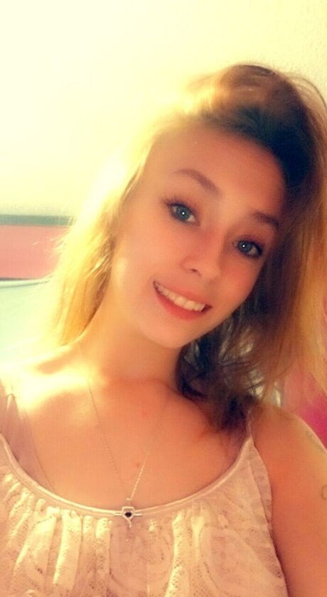 Naakte gelekte OnlyFans-foto van Lilbell