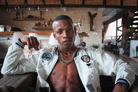 Naakte gelekte OnlyFans-foto van Blackmendick