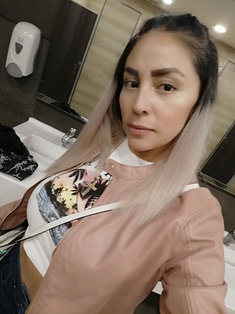 Naakte gelekte OnlyFans-foto van Pame Hernandez
