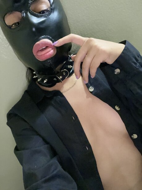 Naakte gelekte OnlyFans-foto van Flower Skull