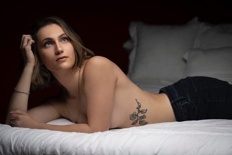 Naakte gelekte OnlyFans-foto van Erin