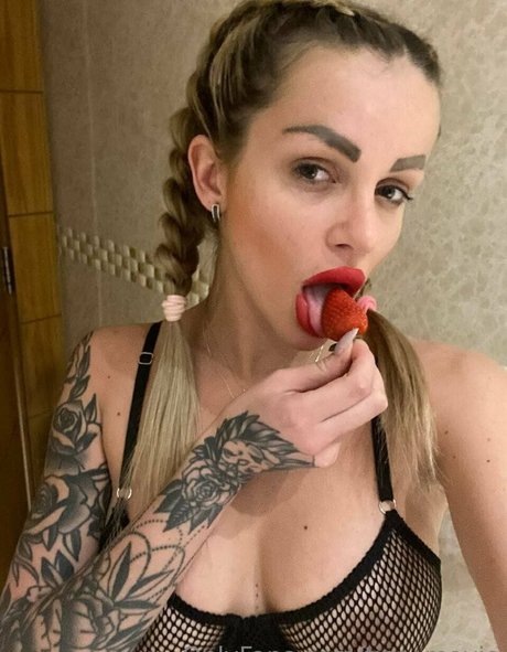 Naakte gelekte OnlyFans-foto van Wowsexyti