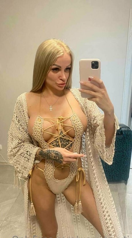 Naakte gelekte OnlyFans-foto van Wowsexyti