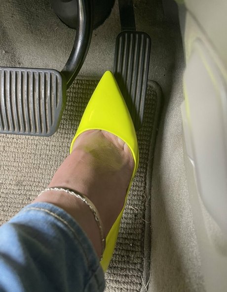 Naakte gelekte OnlyFans-foto van Mimifootnip