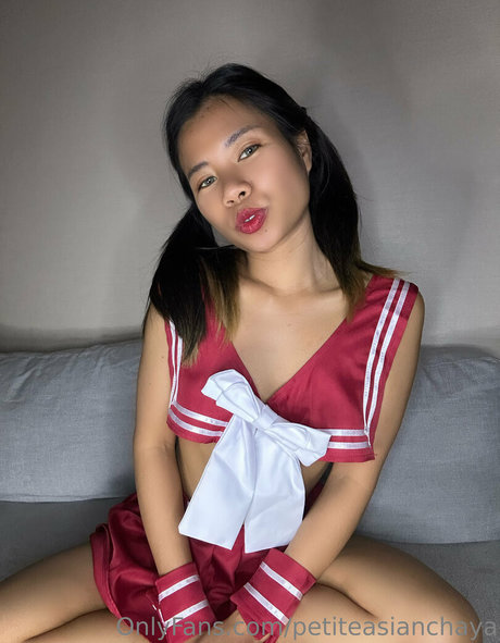 Naakte gelekte OnlyFans-foto van Petiteasianchaya
