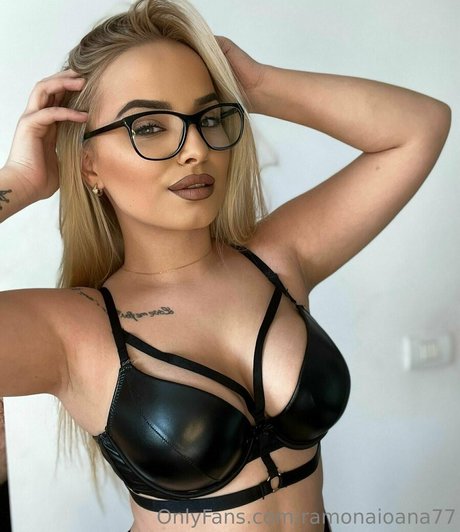 Naakte gelekte OnlyFans-foto van Ramonaioana77