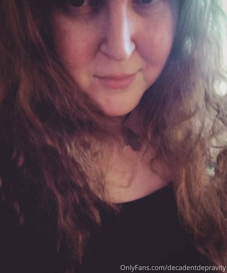 Naakte gelekte OnlyFans-foto van Decadentdepravity