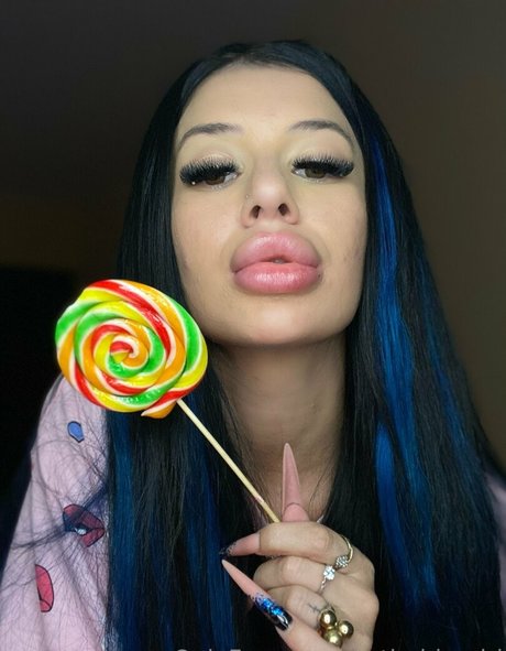 Naakte gelekte OnlyFans-foto van Hotbabbygirl