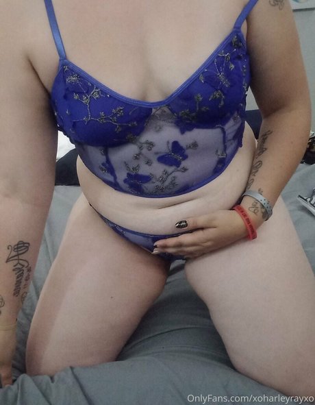 Naakte gelekte OnlyFans-foto van Xoharleyrayxo