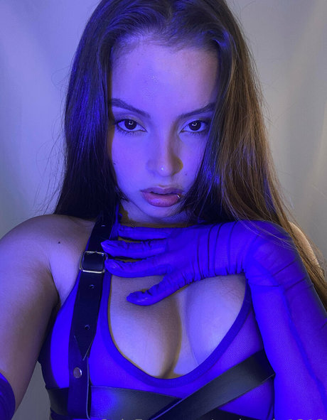 Naakte gelekte OnlyFans-foto van Caringaia1313
