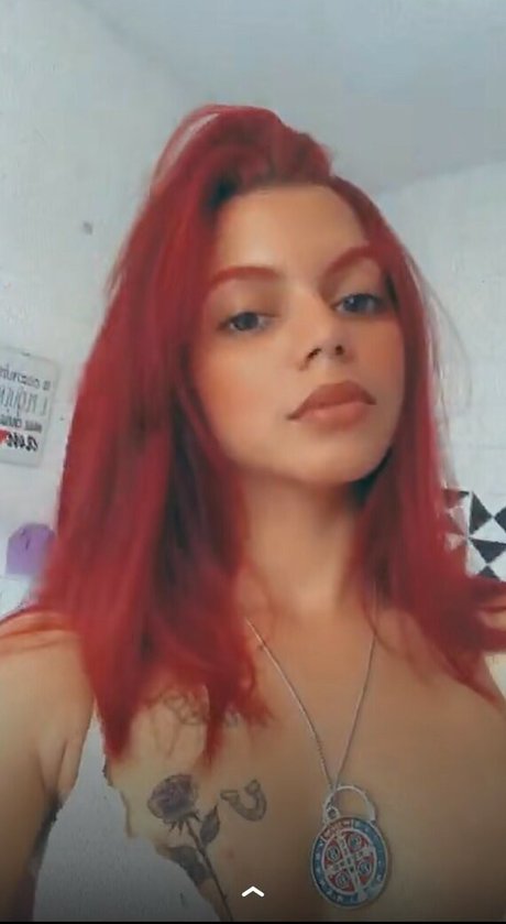 Naakte gelekte OnlyFans-foto van Raposinhaangel