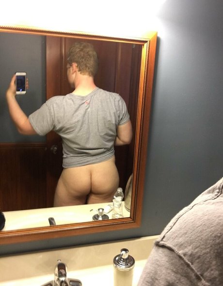 Naakte gelekte OnlyFans-foto van Roaminghog