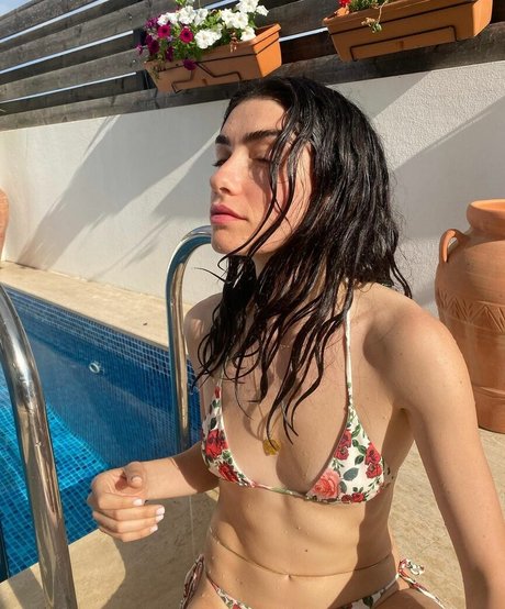 Naakte gelekte OnlyFans-foto van Hazar Erguclu