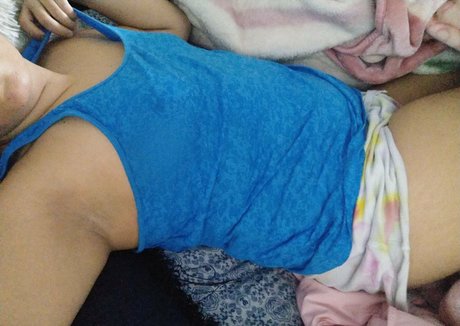 Naakte gelekte OnlyFans-foto van Flowerpower87