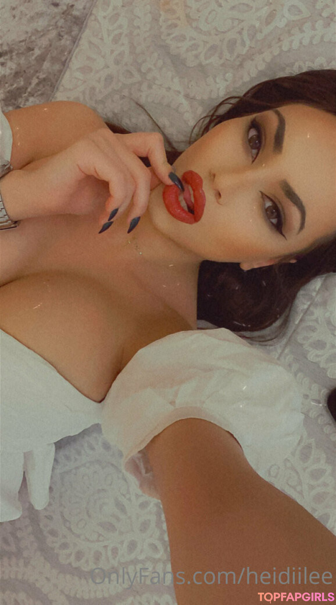 Naakte gelekte OnlyFans-foto van Virginiadee #62 Naakte gelekte OnlyFans-foto van Virginiadee #62