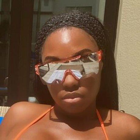 Naakte gelekte OnlyFans-foto van Chawandaxoxo