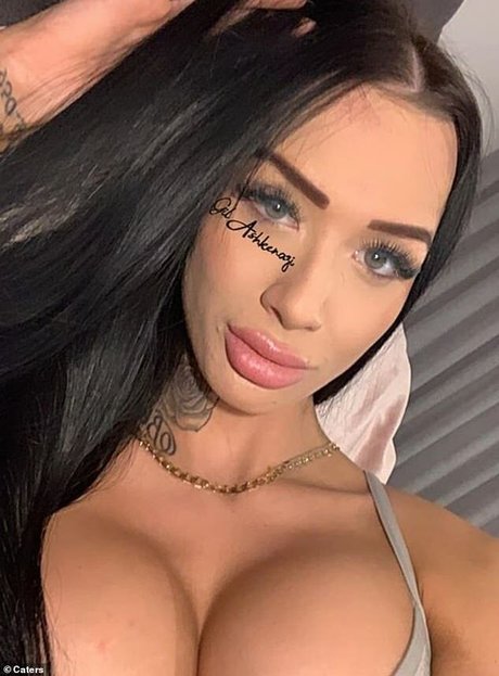 Naakte gelekte OnlyFans-foto van Tamika Dudley