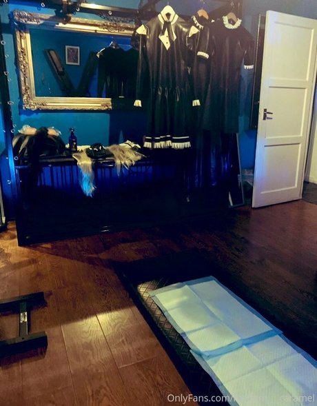 Naakte gelekte OnlyFans-foto van Madamcaramel