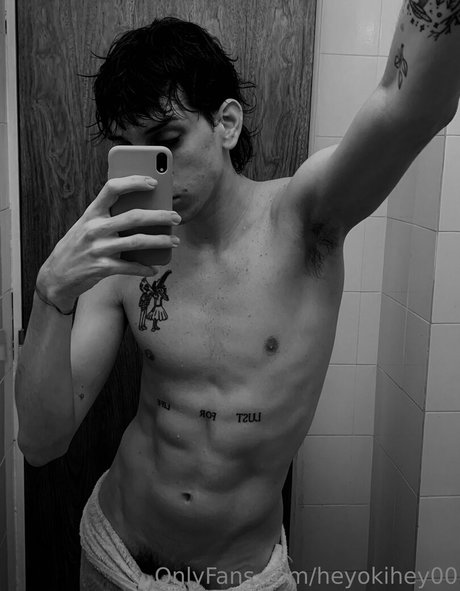 Naakte gelekte OnlyFans-foto van Heyokihey00