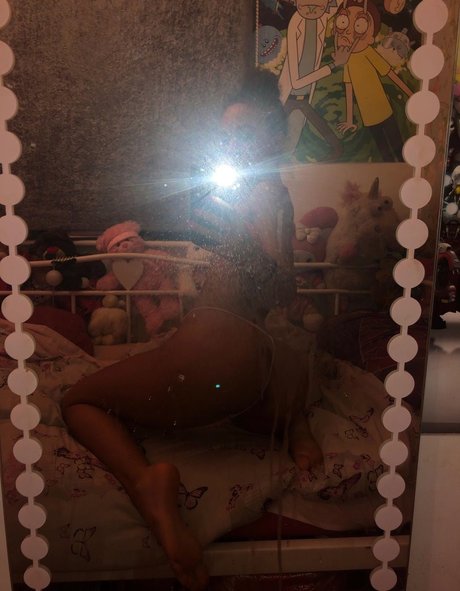 Naakte gelekte OnlyFans-foto van Gamerdoll