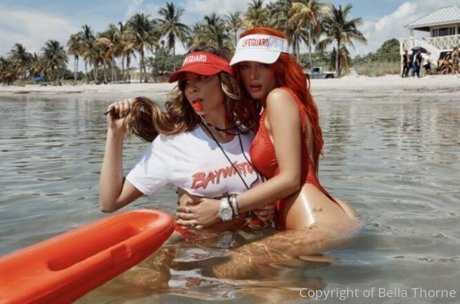 Naakte gelekte OnlyFans-foto van Bella Thorne