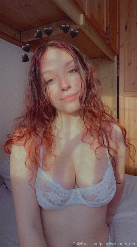 Naakte gelekte OnlyFans-foto van Peachyybloomfree