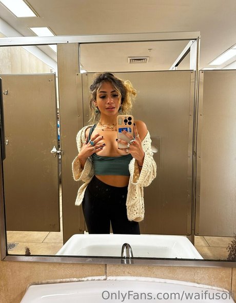 Naakte gelekte OnlyFans-foto van Waifusofi