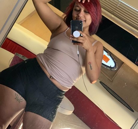 Naakte gelekte OnlyFans-foto van Lexus Monet