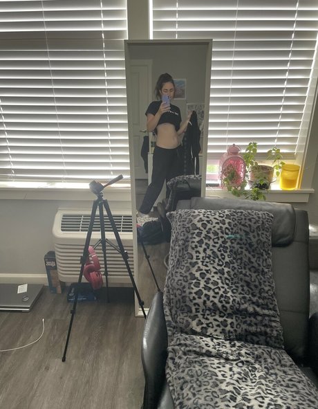 Naakte gelekte OnlyFans-foto van Hnnnyy