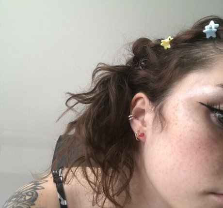 Naakte gelekte OnlyFans-foto van Hnnnyy