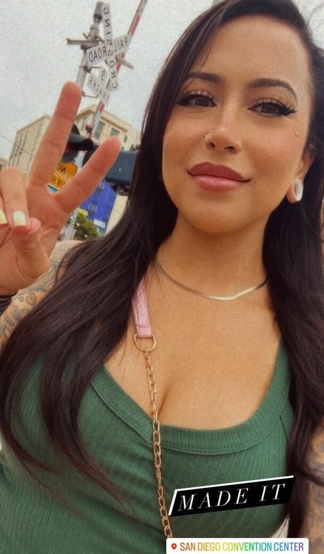 Naakte gelekte OnlyFans-foto van Meghanelle