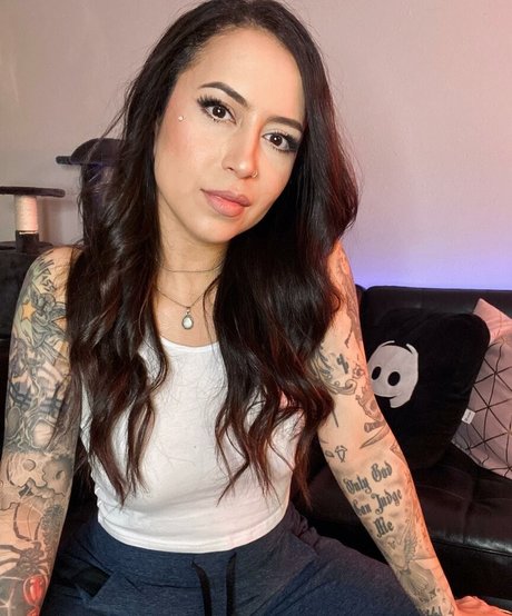 Naakte gelekte OnlyFans-foto van Meghanelle