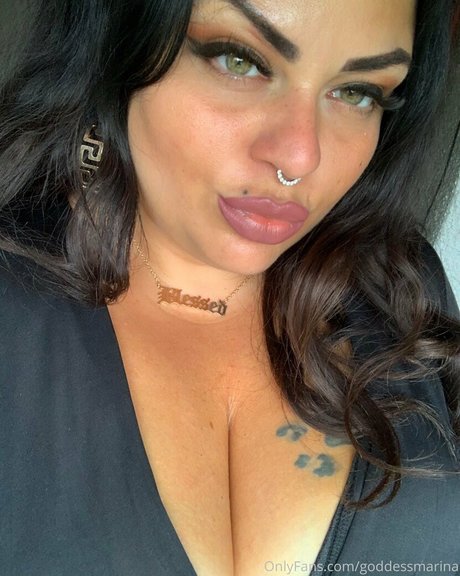 Naakte gelekte OnlyFans-foto van Latinamarina
