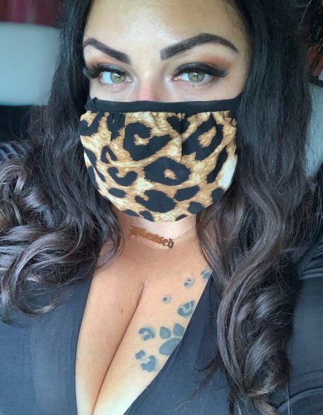 Naakte gelekte OnlyFans-foto van Latinamarina