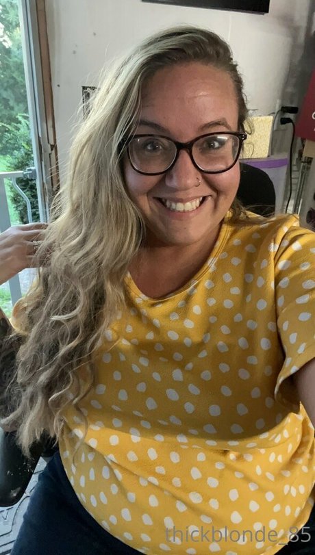 Naakte gelekte OnlyFans-foto van Thickblonde85