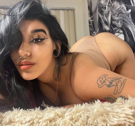 Naakte gelekte OnlyFans-foto van Fernanda V