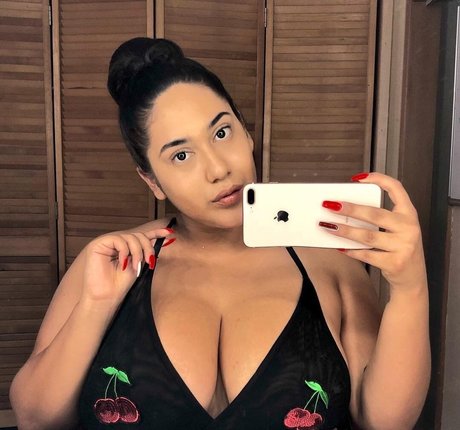 Naakte gelekte OnlyFans-foto van Realroses