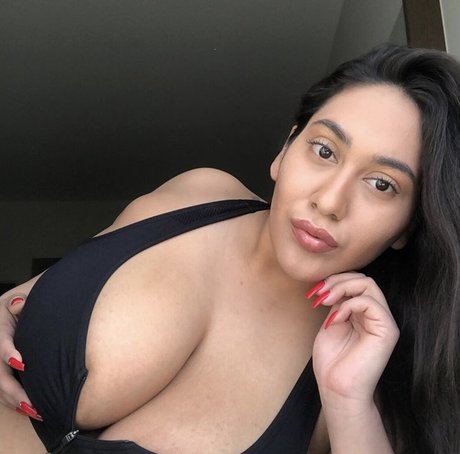 Naakte gelekte OnlyFans-foto van Realroses