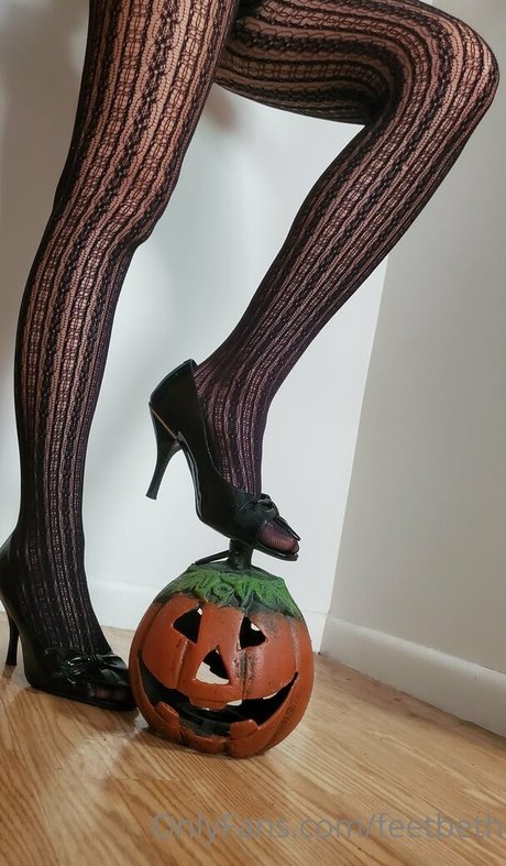 Naakte gelekte OnlyFans-foto van Feetbeth