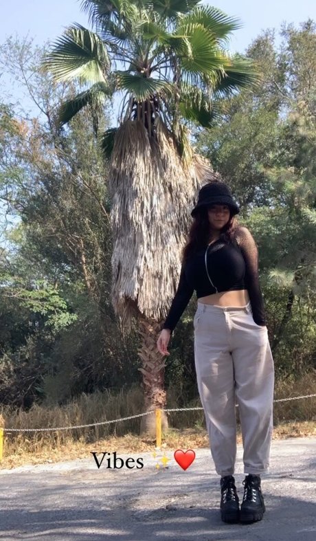 Naakte gelekte OnlyFans-foto van Josahandry Lia