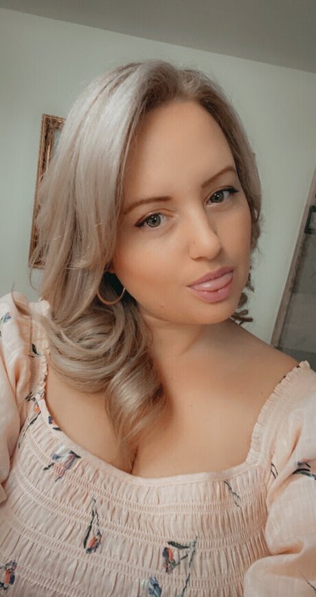 Naakte gelekte OnlyFans-foto van Wild Flower