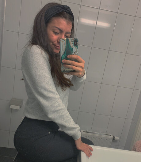 Naakte gelekte OnlyFans-foto van Nathalievieira
